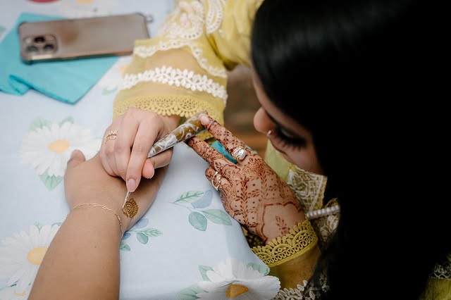 Naba applying henna